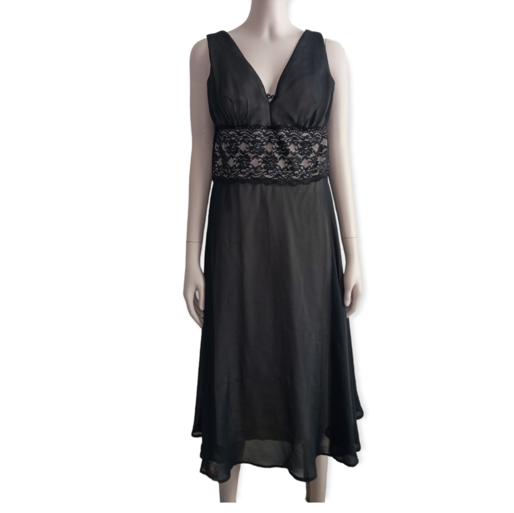Connected apparel Black and nude gown size 16 vintage